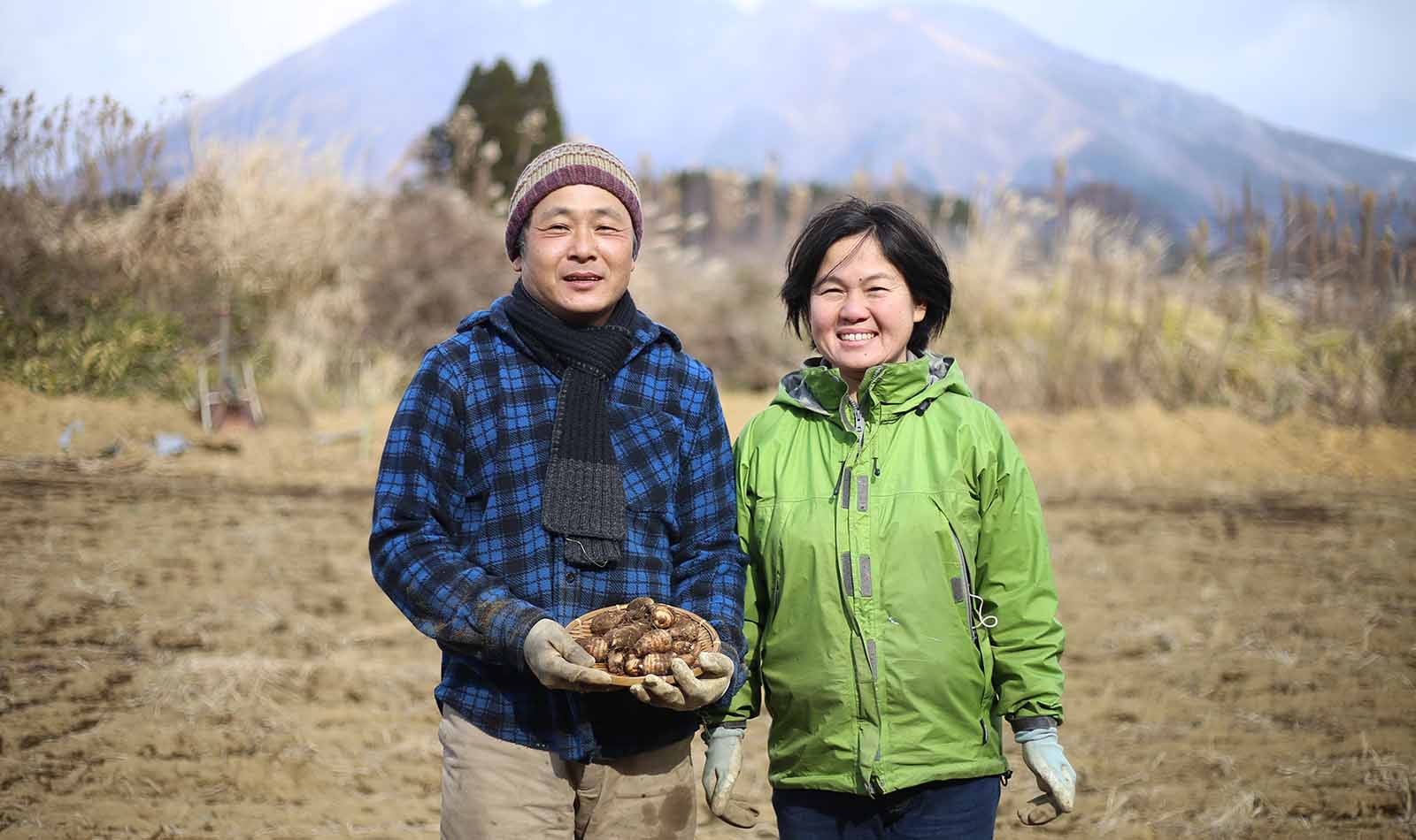 高森町に移住してつるのこ芋を栽培する山口さん夫妻